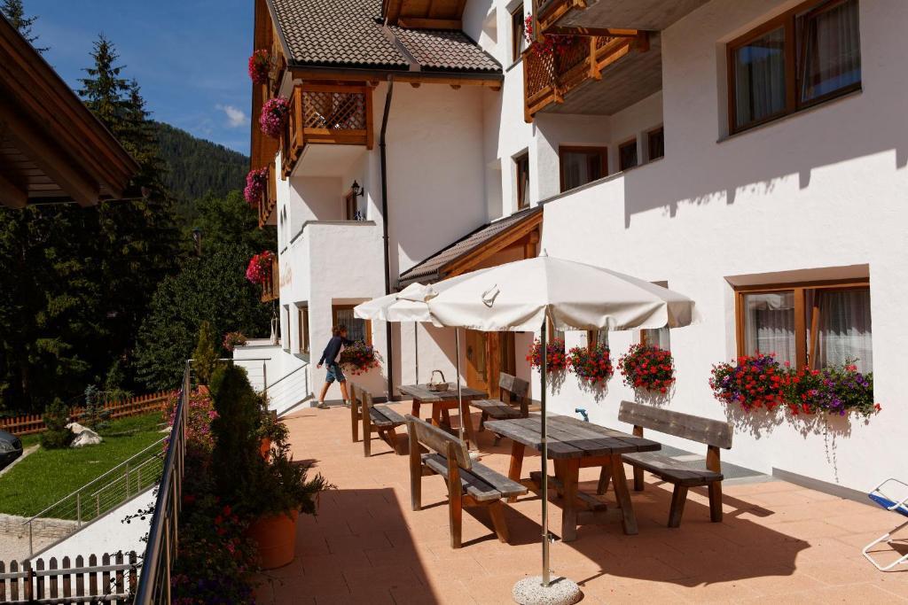 Ciasa Roby Hotel San Cassiano  Exterior photo